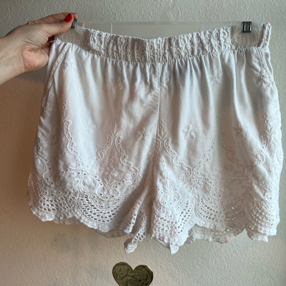 White Short🤍🌼
